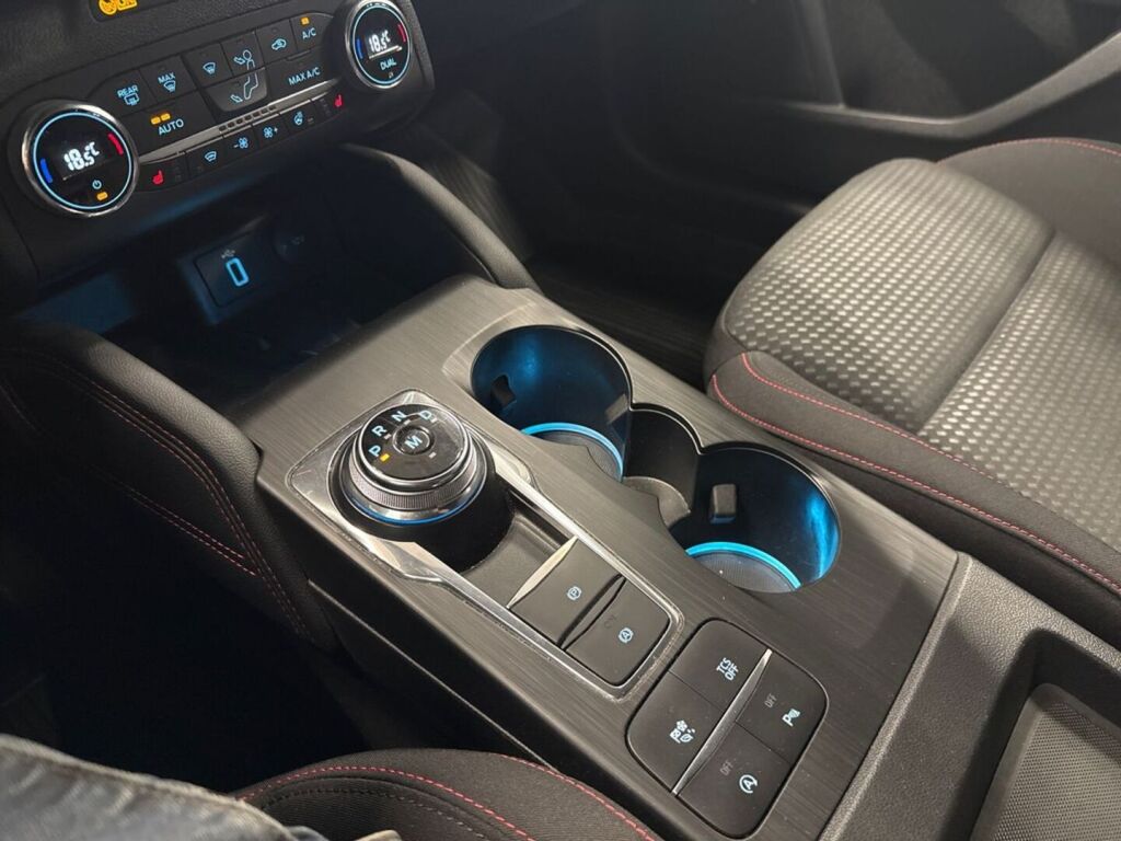 Ford Focus 2021 Musta