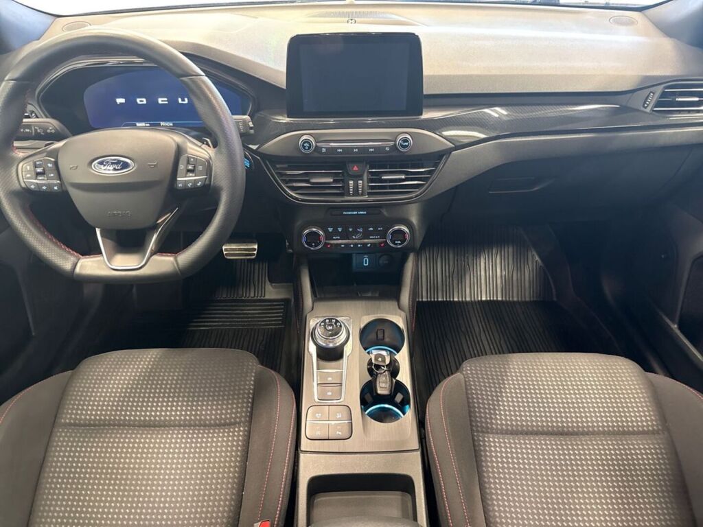 Ford Focus 2021 Musta