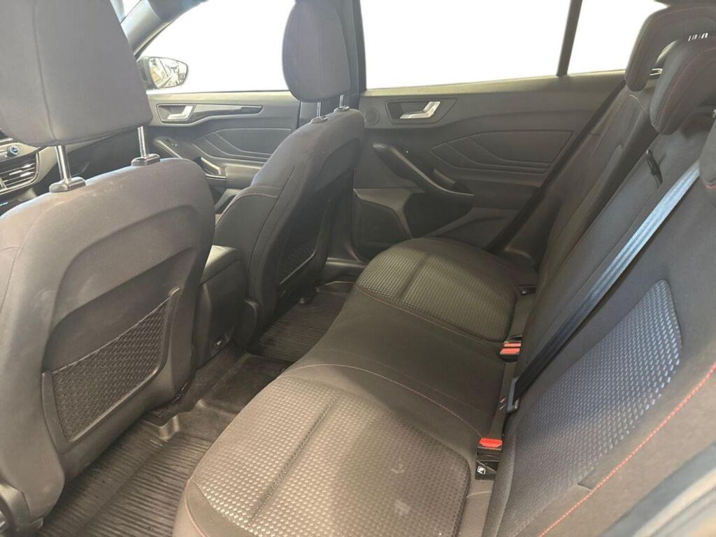 Ford Focus 2021 Musta
