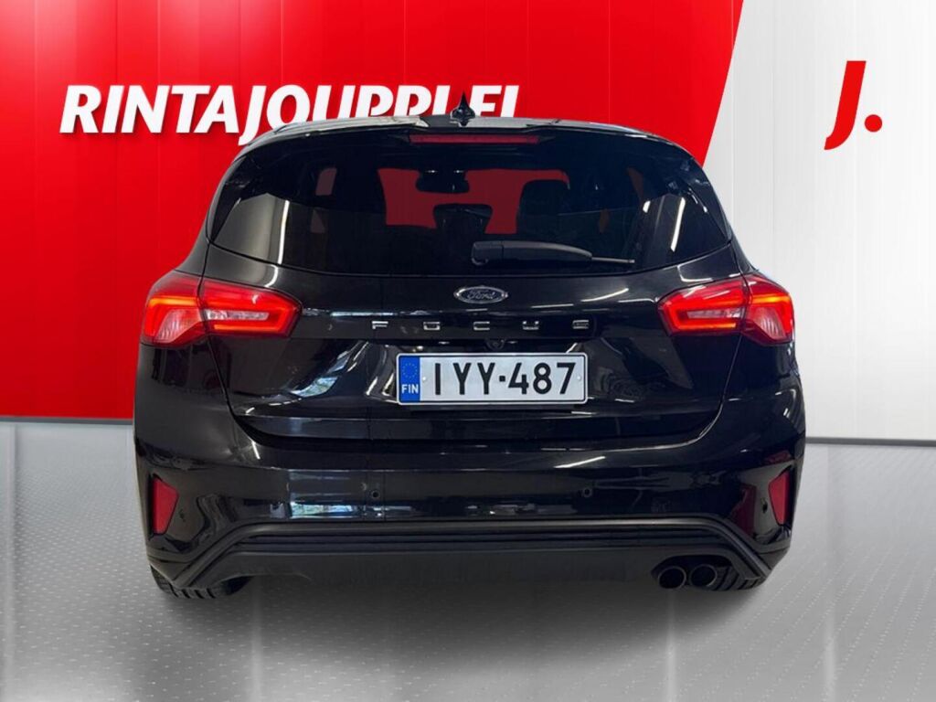Ford Focus 2021 Musta