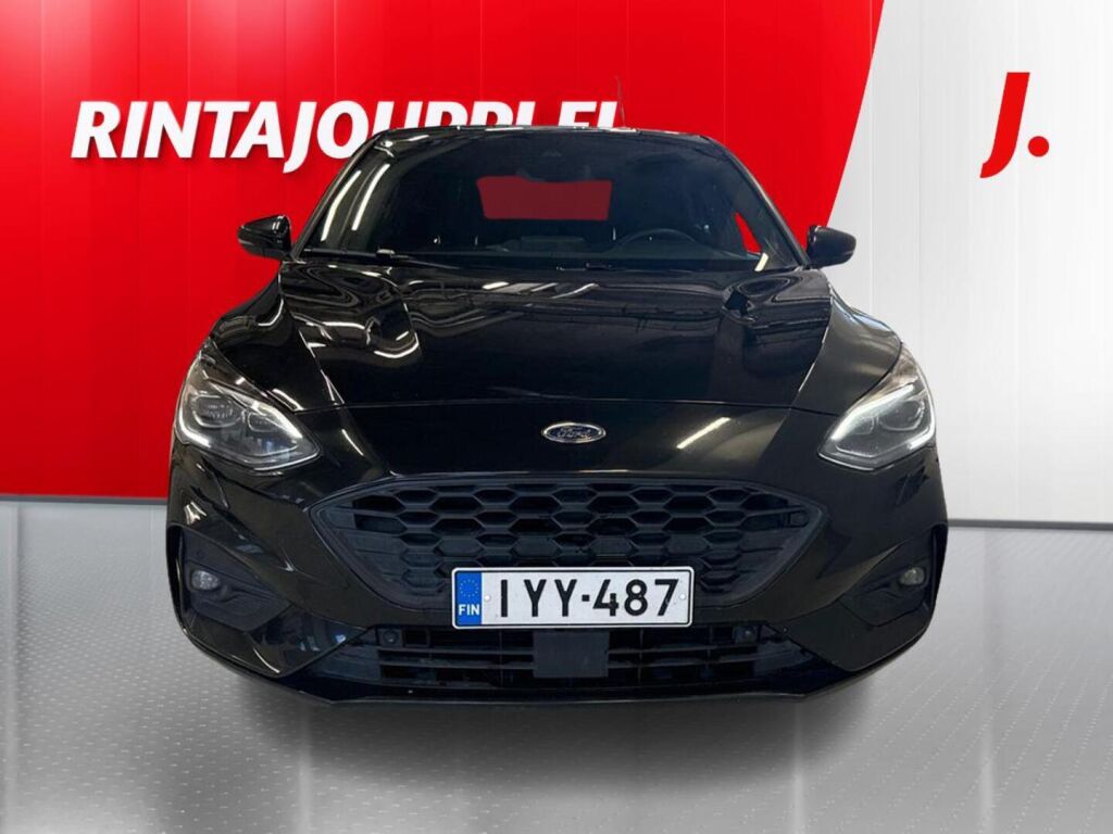 Ford Focus 2021 Musta