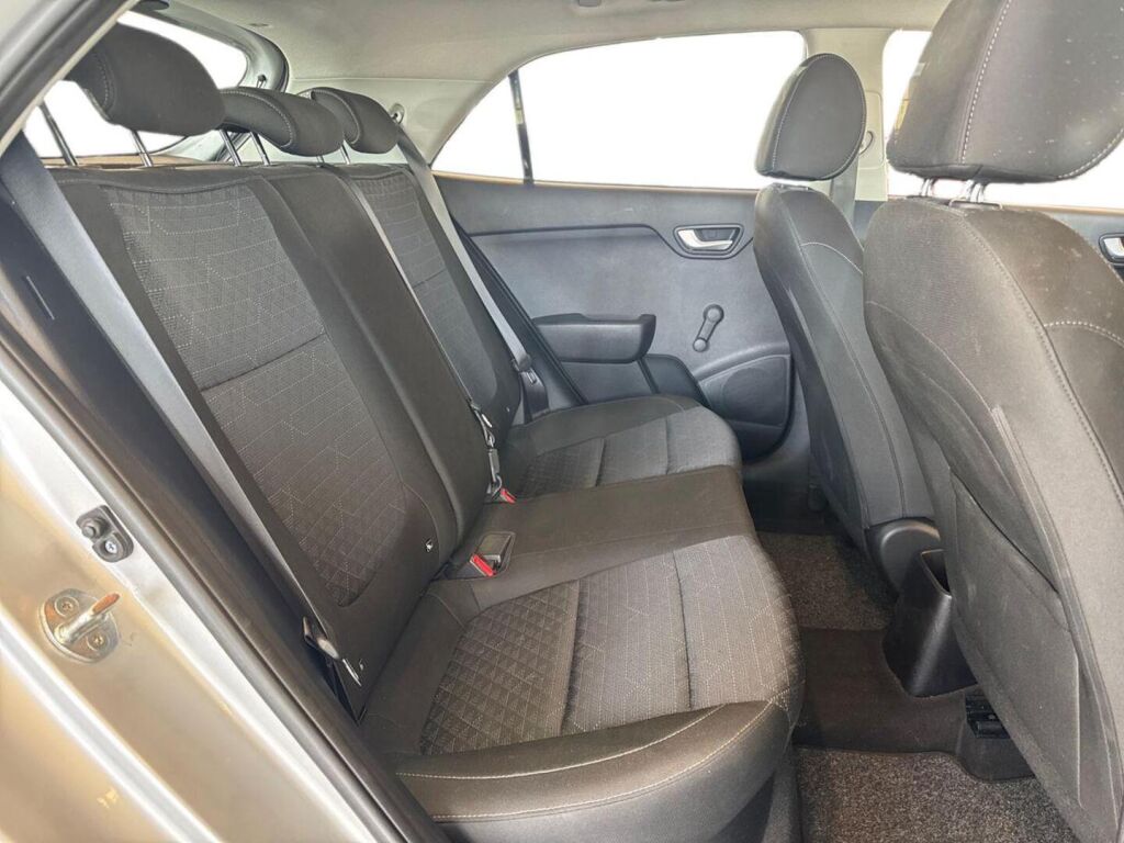 Kia Rio 2021 Hopea