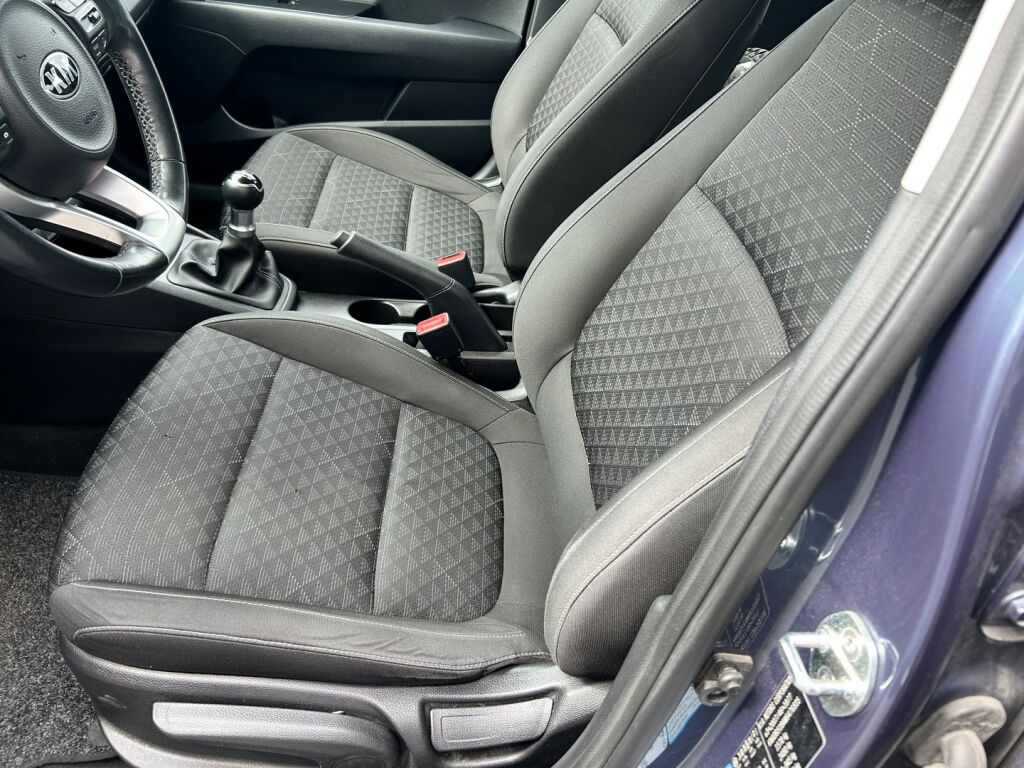 Kia Rio 2021 Sininen
