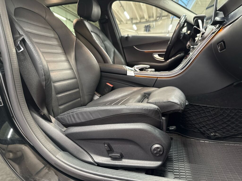 Mercedes-Benz C 2016 Musta