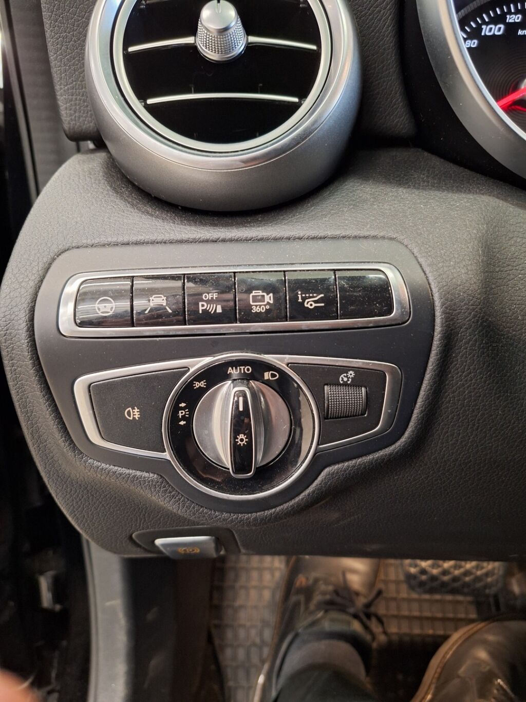 Mercedes-Benz C 2016 Musta