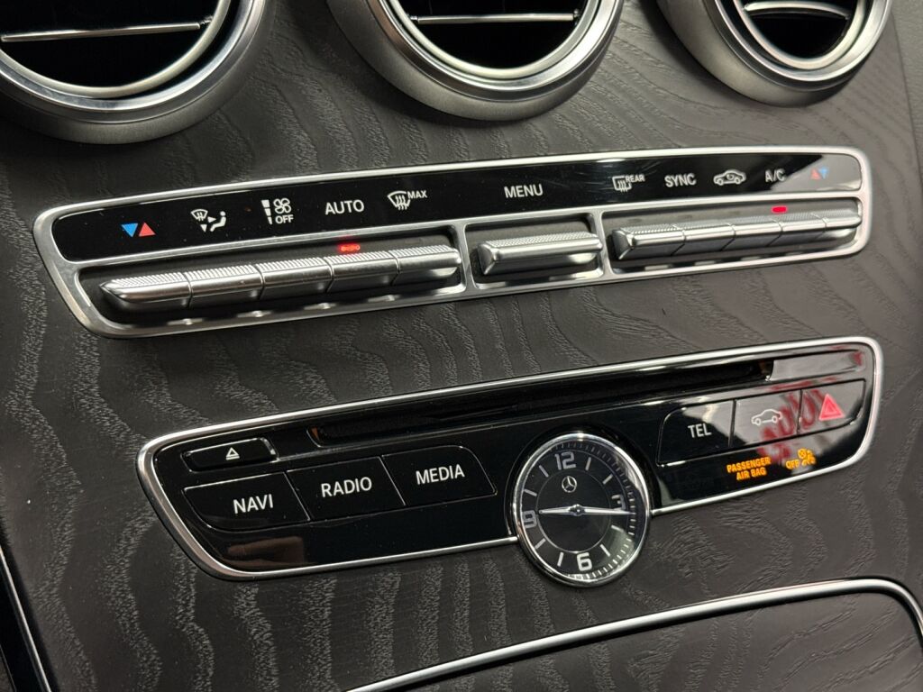 Mercedes-Benz C 2016 Musta