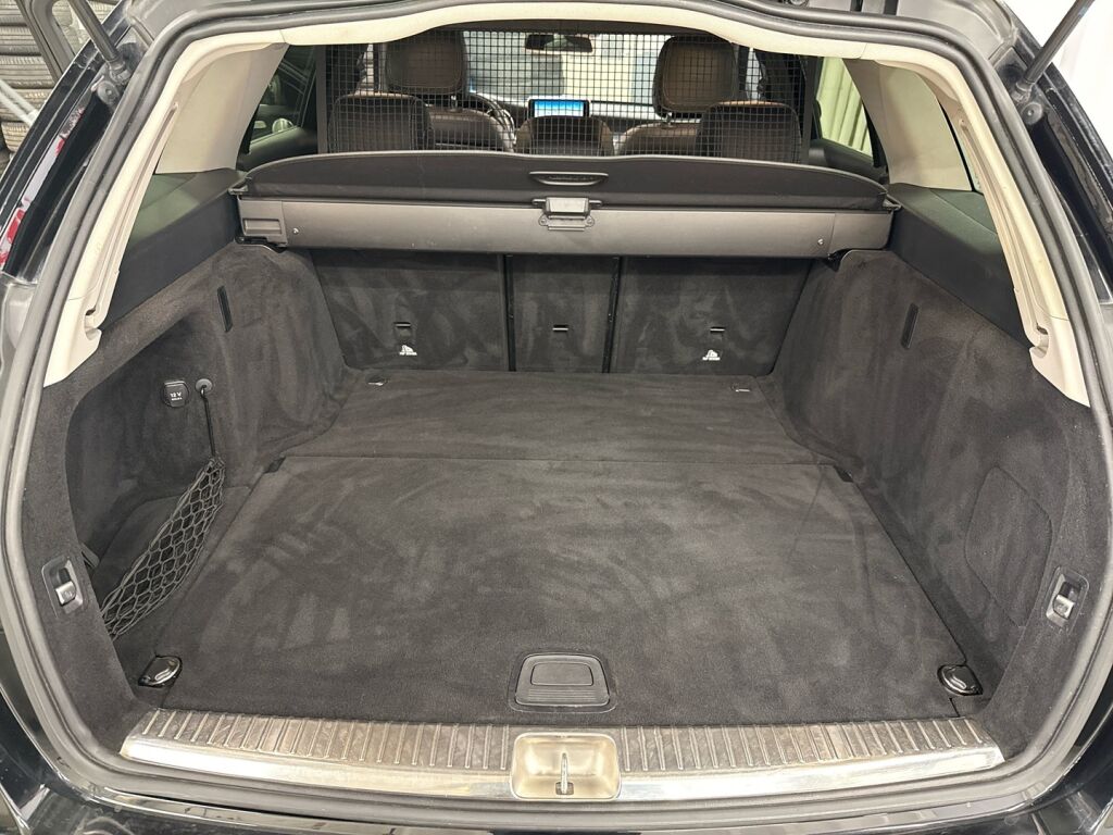 Mercedes-Benz C 2016 Musta