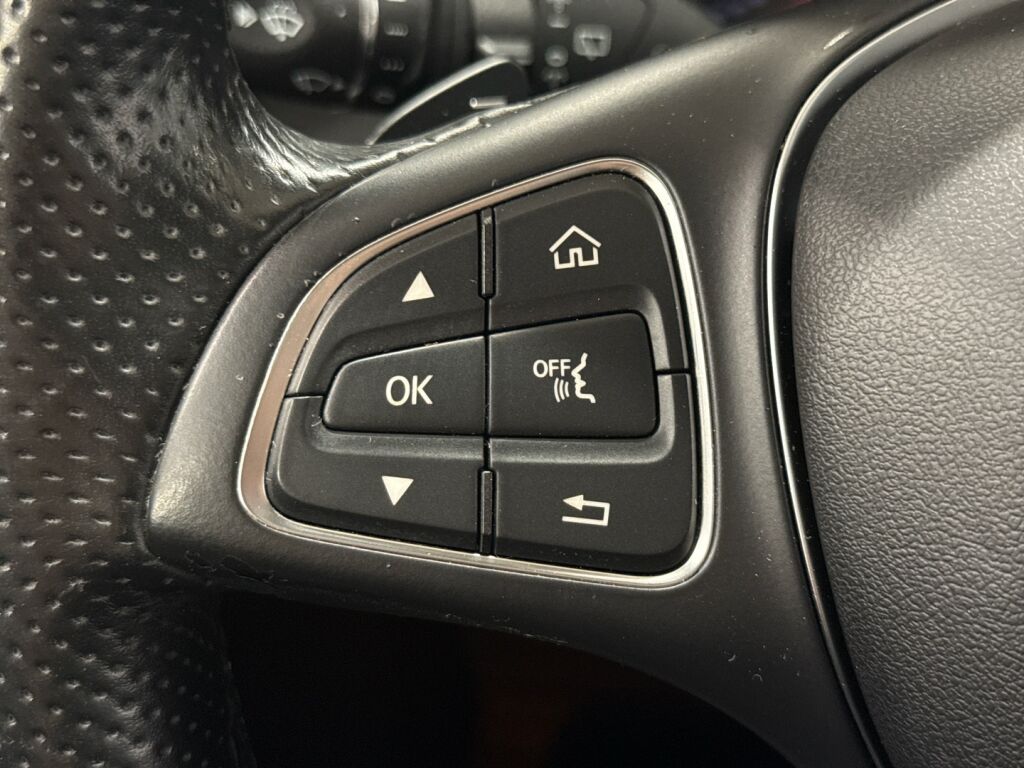 Mercedes-Benz C 2016 Musta