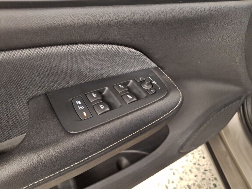 Volvo V60 2021 Harmaa