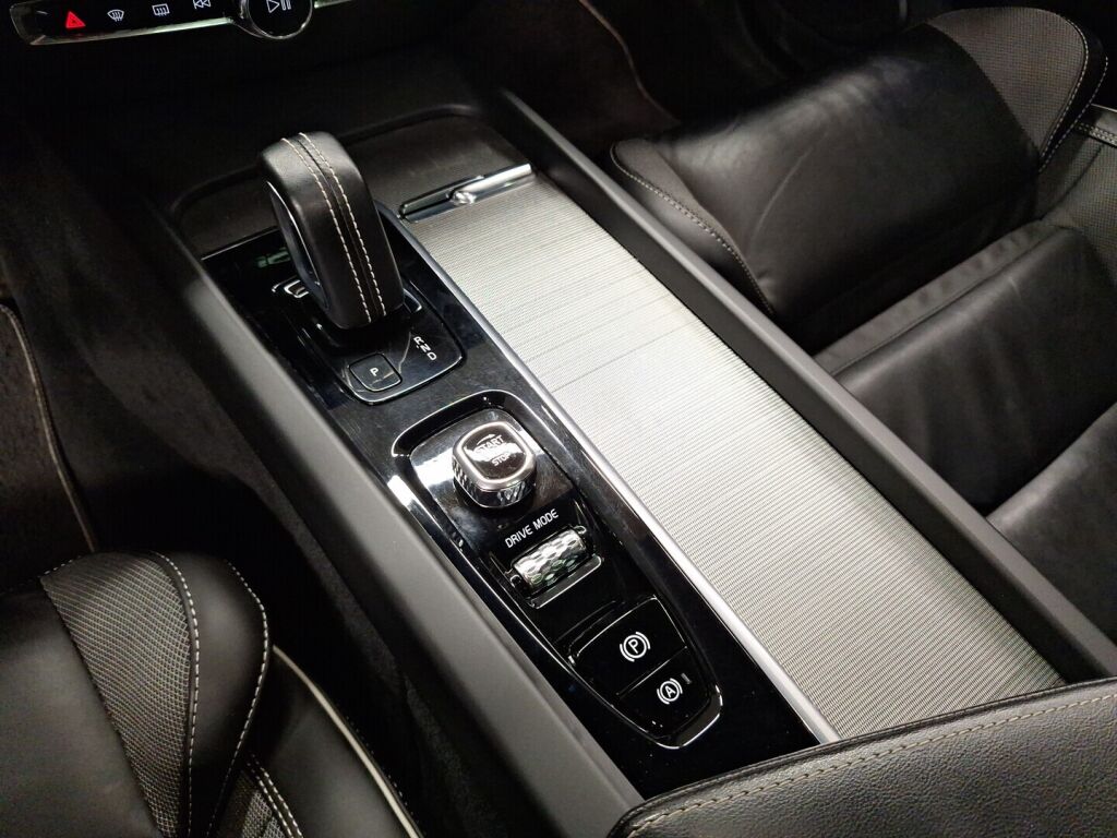 Volvo V60 2021 Harmaa