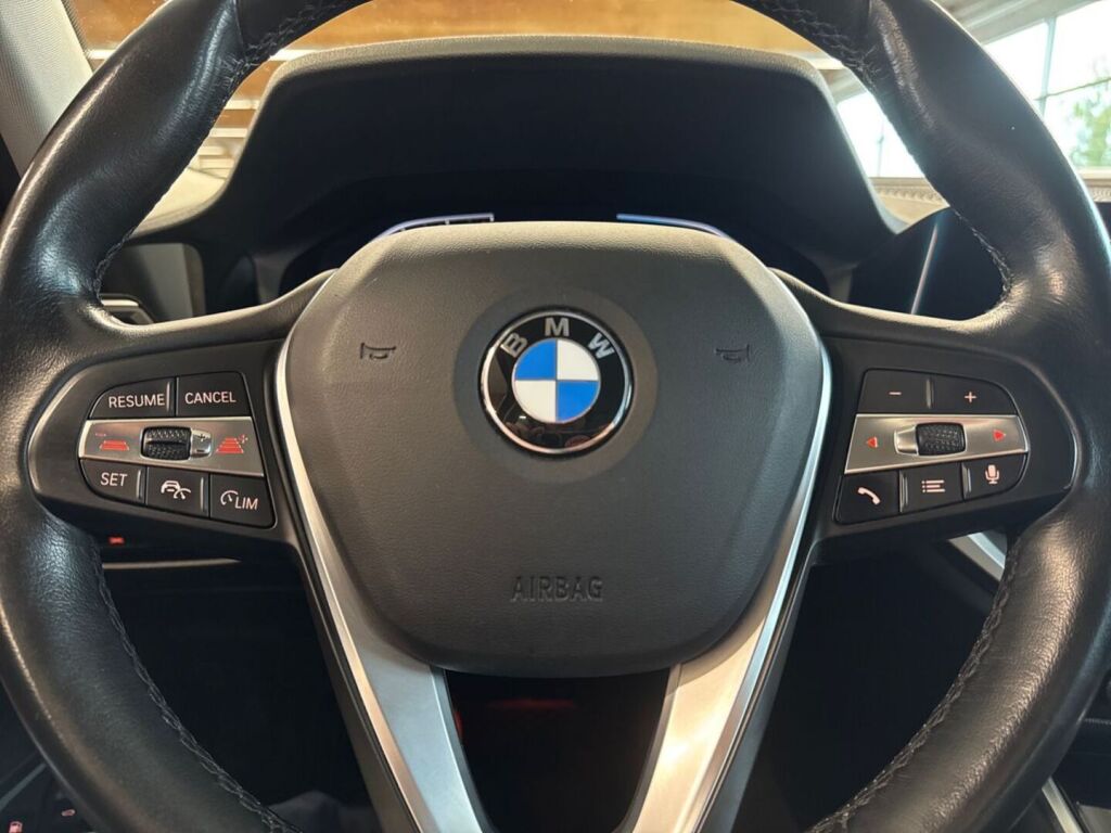 BMW 330 2021 Musta