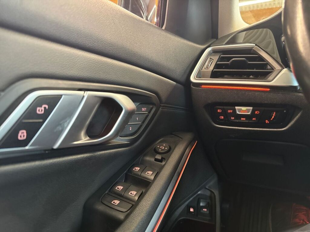 BMW 330 2021 Musta