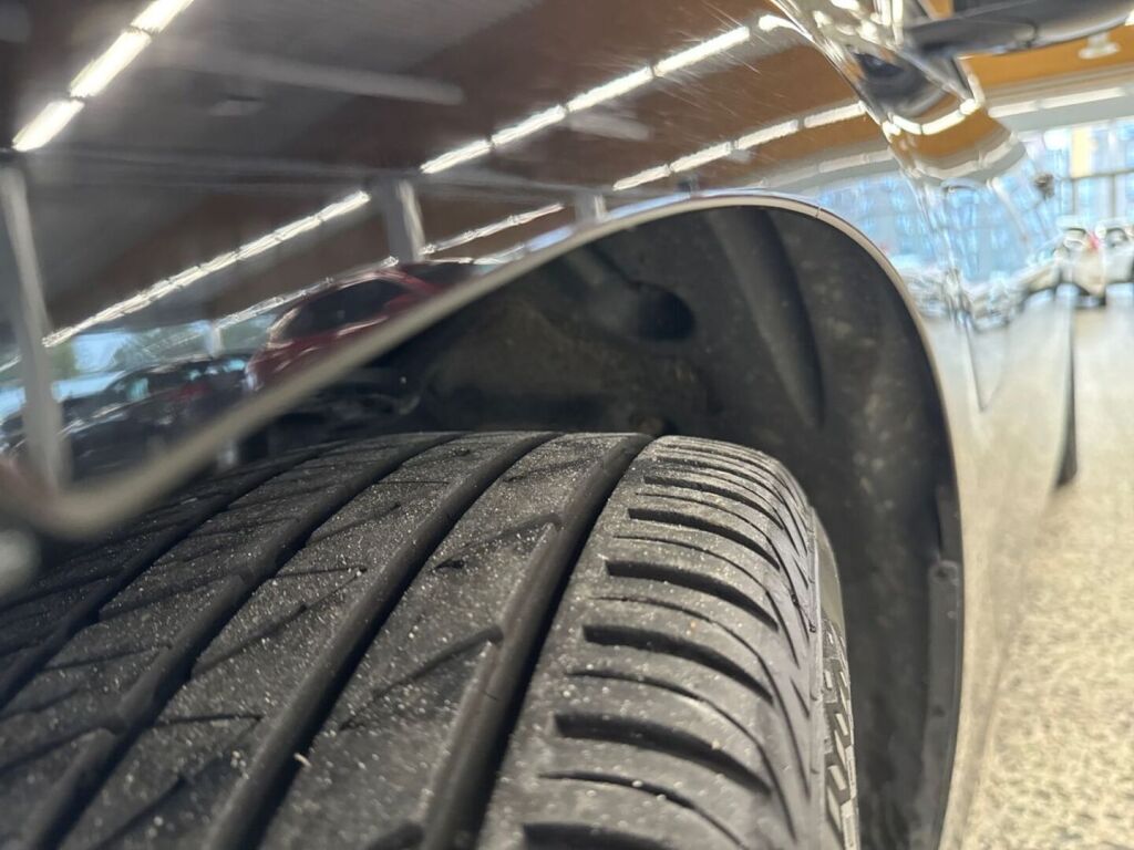 BMW 330 2021 Musta