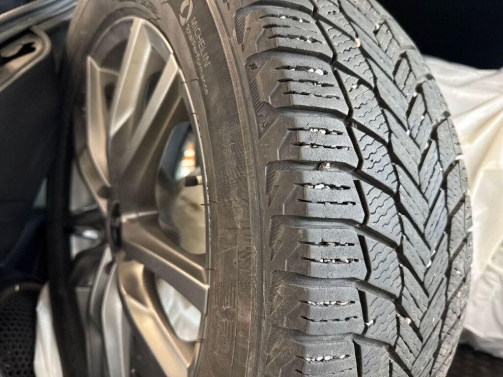 Mitsubishi Outlander PHEV 2019 Musta