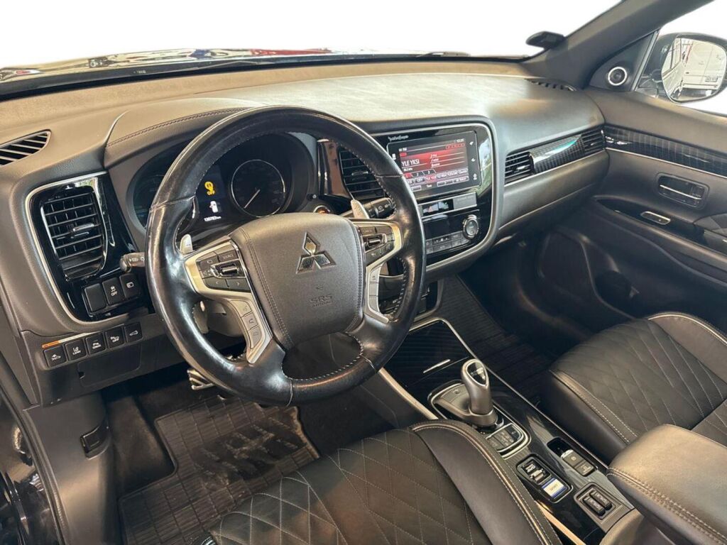 Mitsubishi Outlander PHEV 2019 Musta