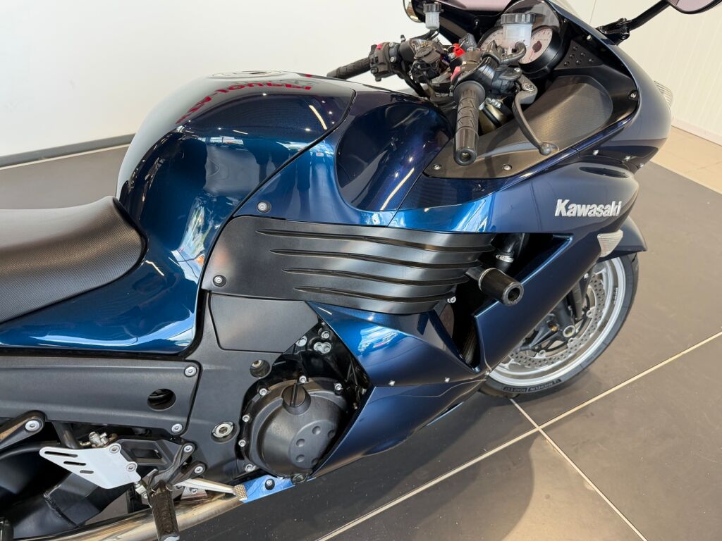 Kawasaki ZZR 2008 VL V 240