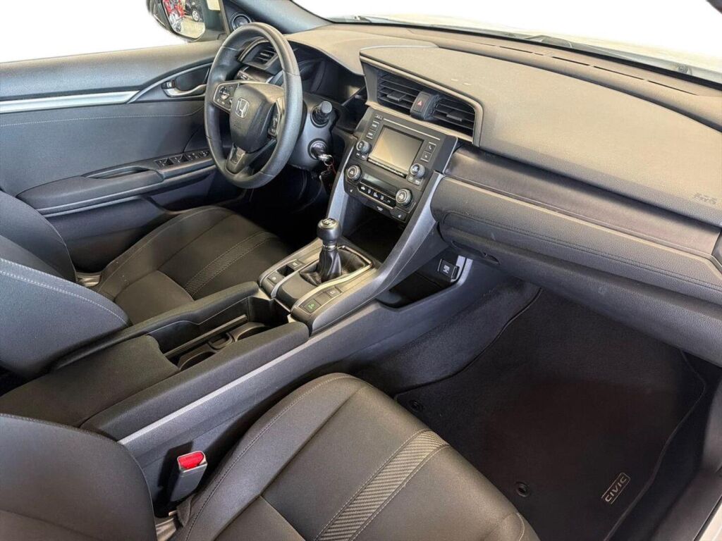 Honda Civic 2018 Valkoinen