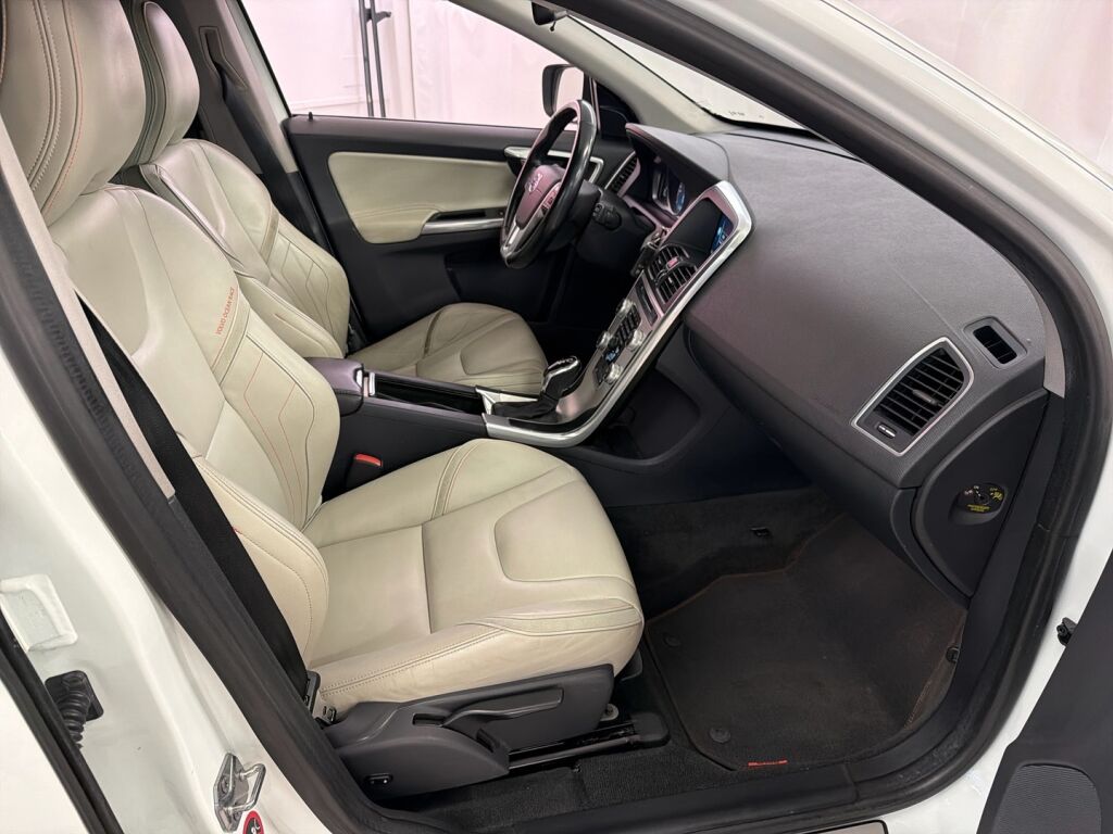 Volvo XC60 2015 Valkoinen