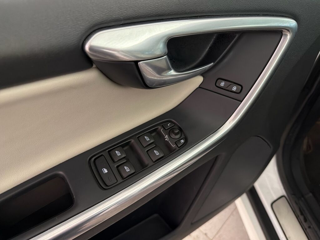 Volvo XC60 2015 Valkoinen