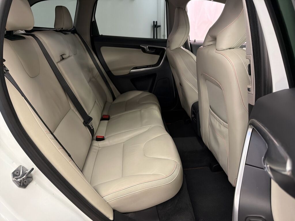 Volvo XC60 2015 Valkoinen