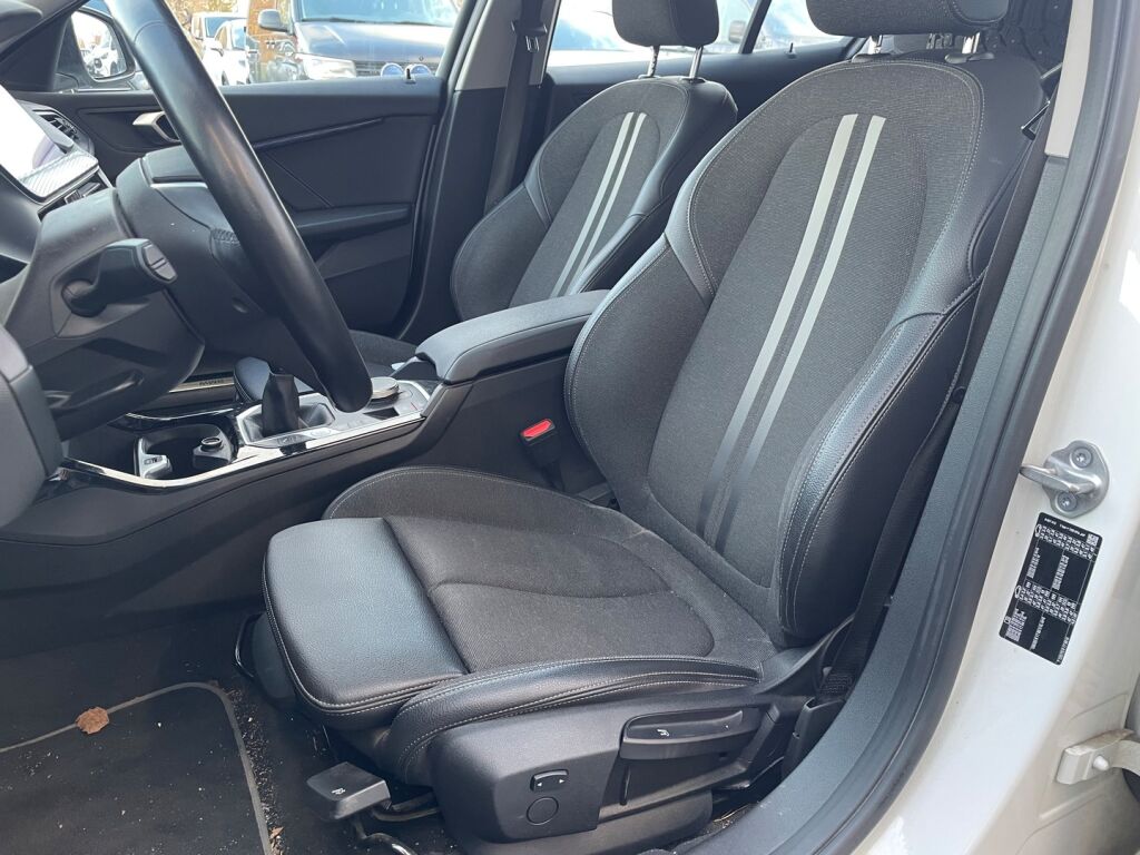 BMW 118 2021 Valkoinen