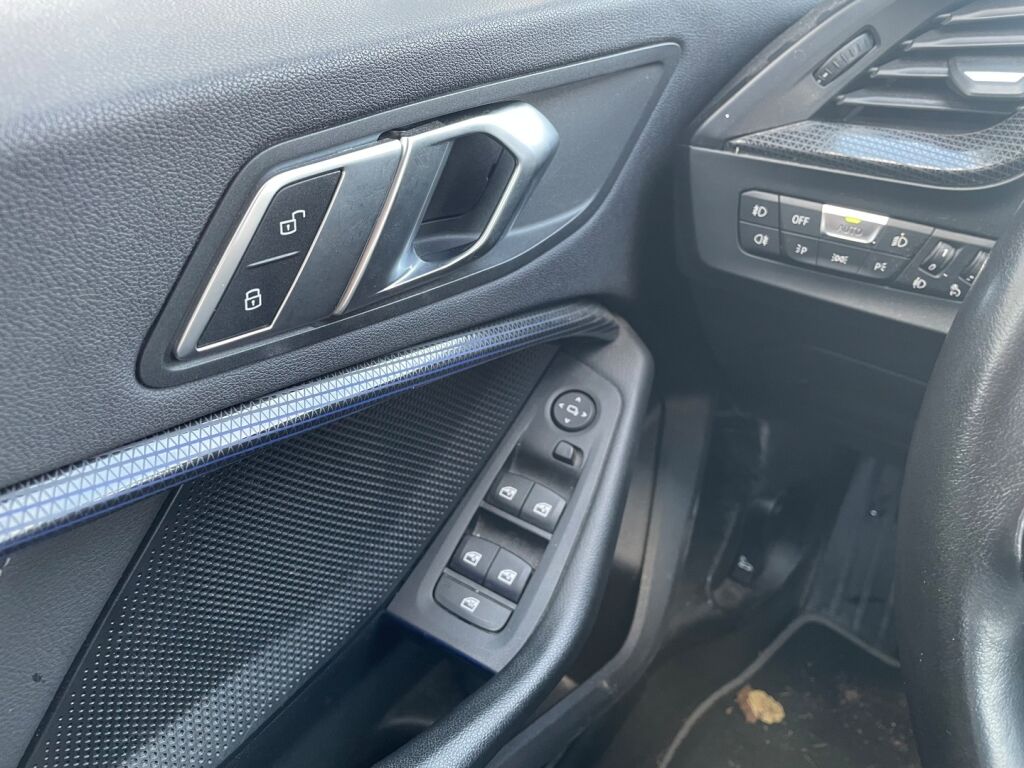 BMW 118 2021 Valkoinen