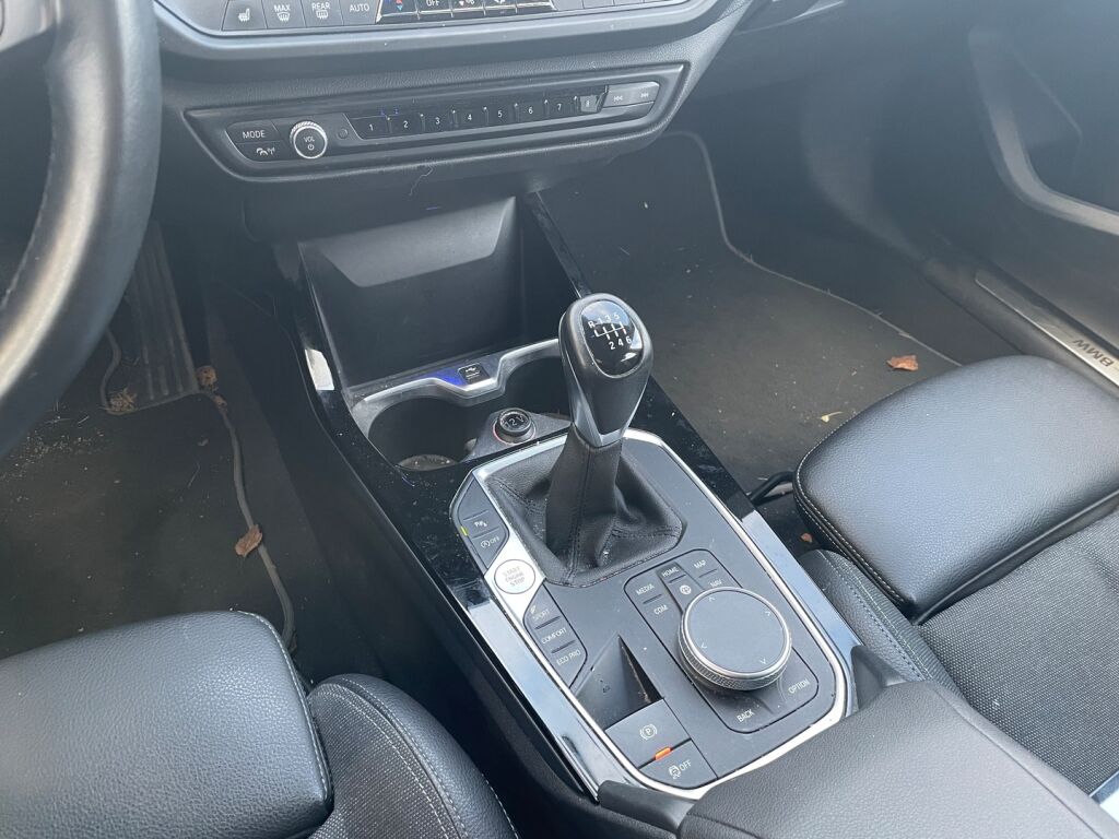 BMW 118 2021 Valkoinen