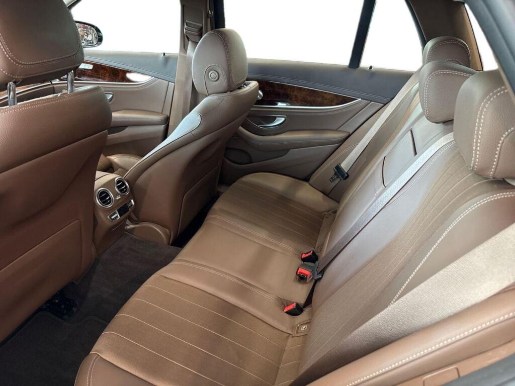 Mercedes-Benz E 2020 Musta