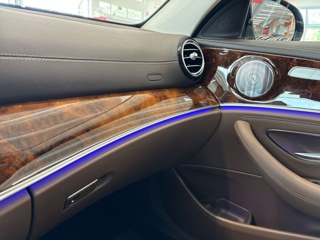 Mercedes-Benz E 2020 Musta