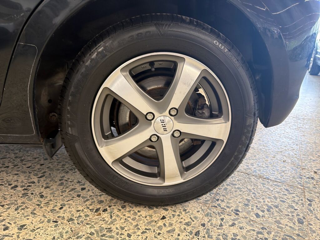 Toyota Yaris 2014 Musta