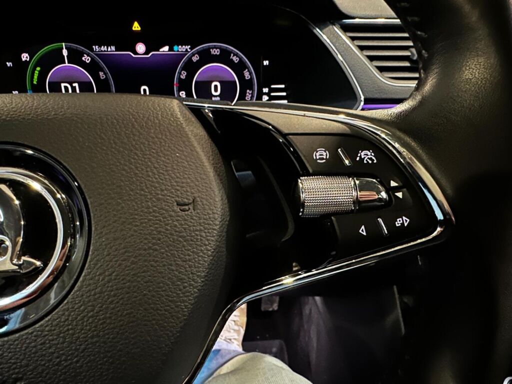 Skoda Superb 2021 Sininen