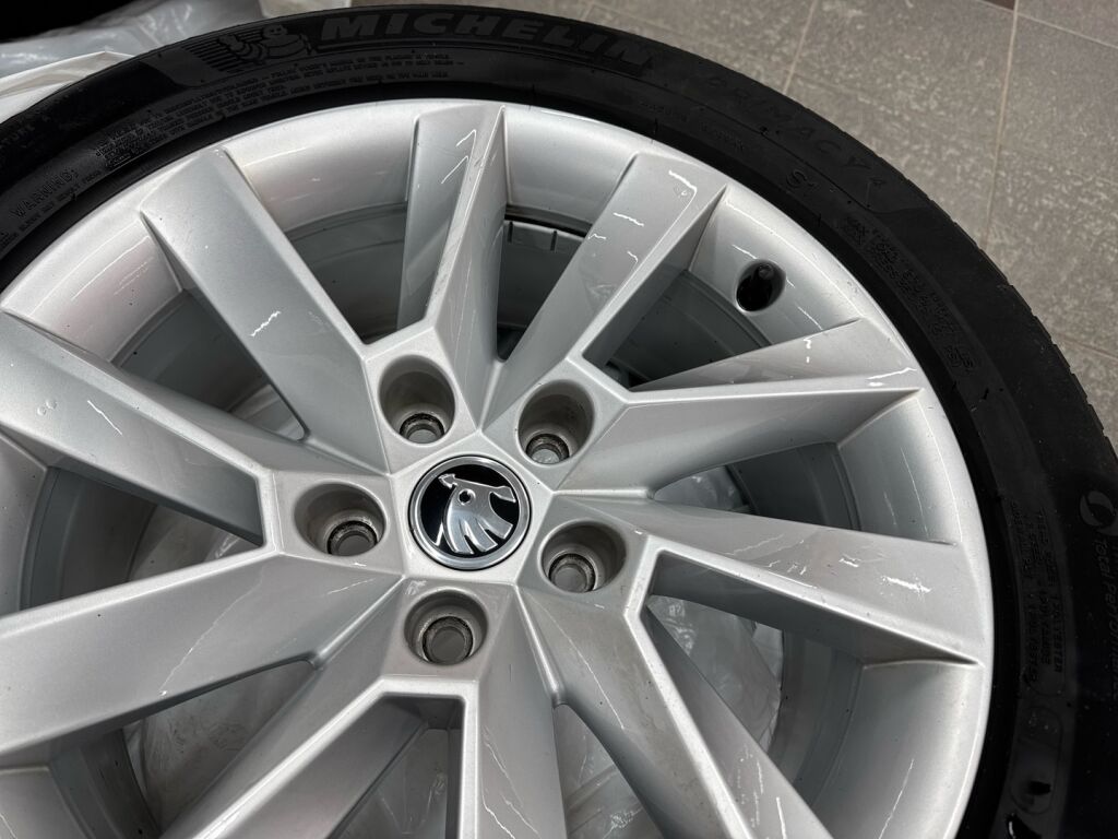 Skoda Superb 2021 Sininen