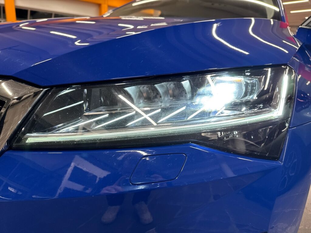 Skoda Superb 2021 Sininen