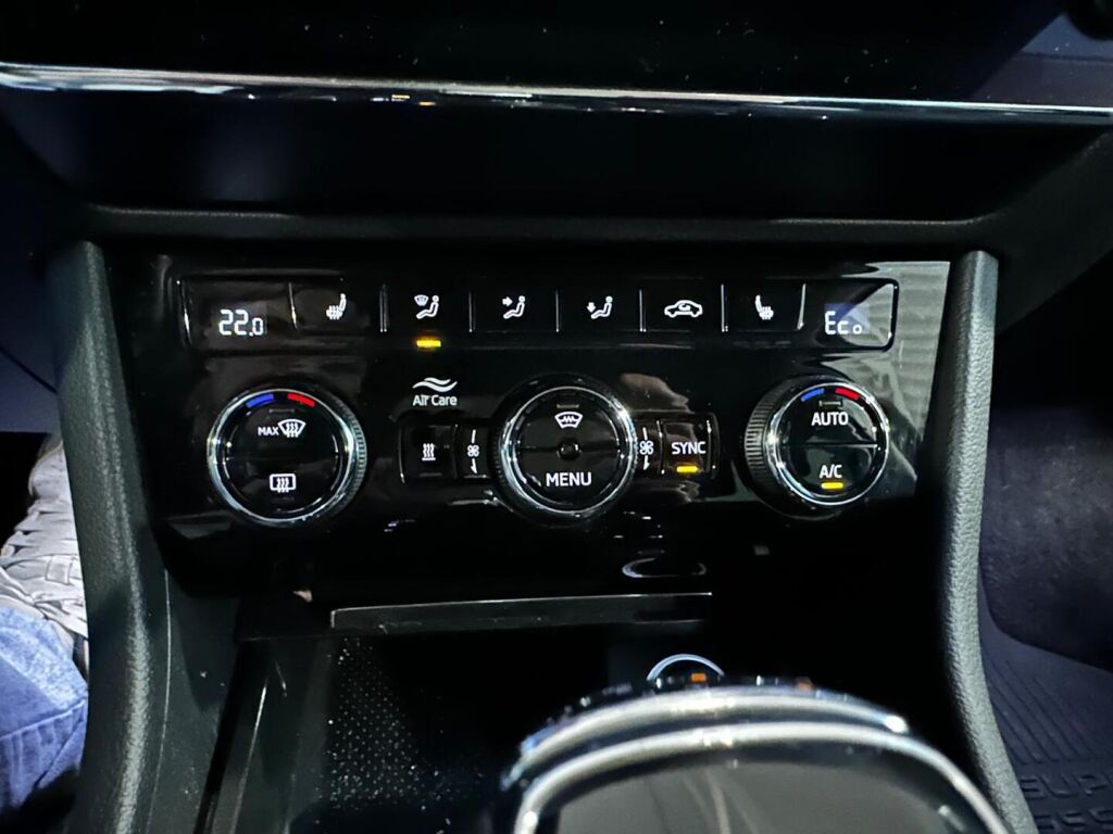 Skoda Superb 2021 Sininen