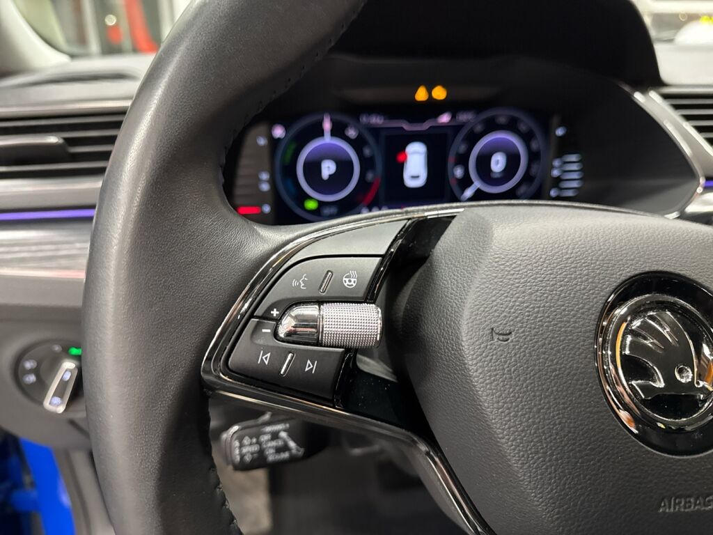 Skoda Superb 2021 Sininen