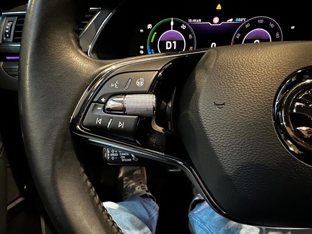 Skoda Superb 2021 Sininen