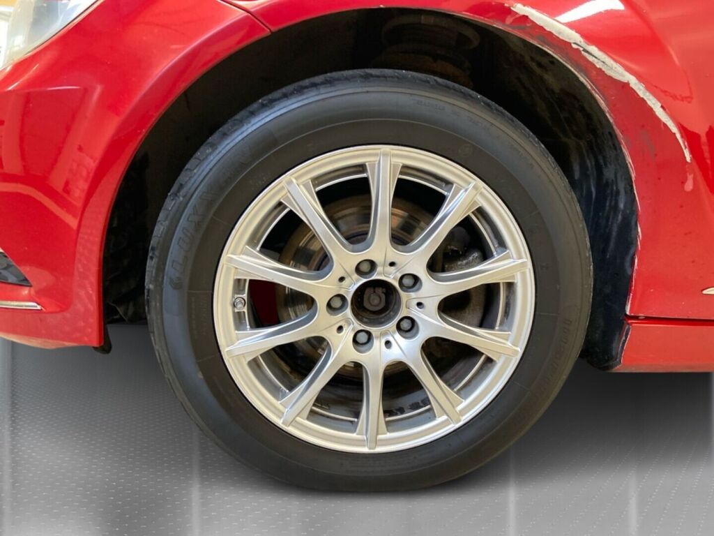 Mercedes-Benz C 2012 Punainen