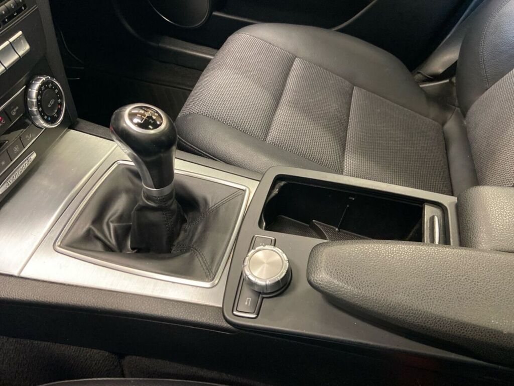 Mercedes-Benz C 2012 Punainen