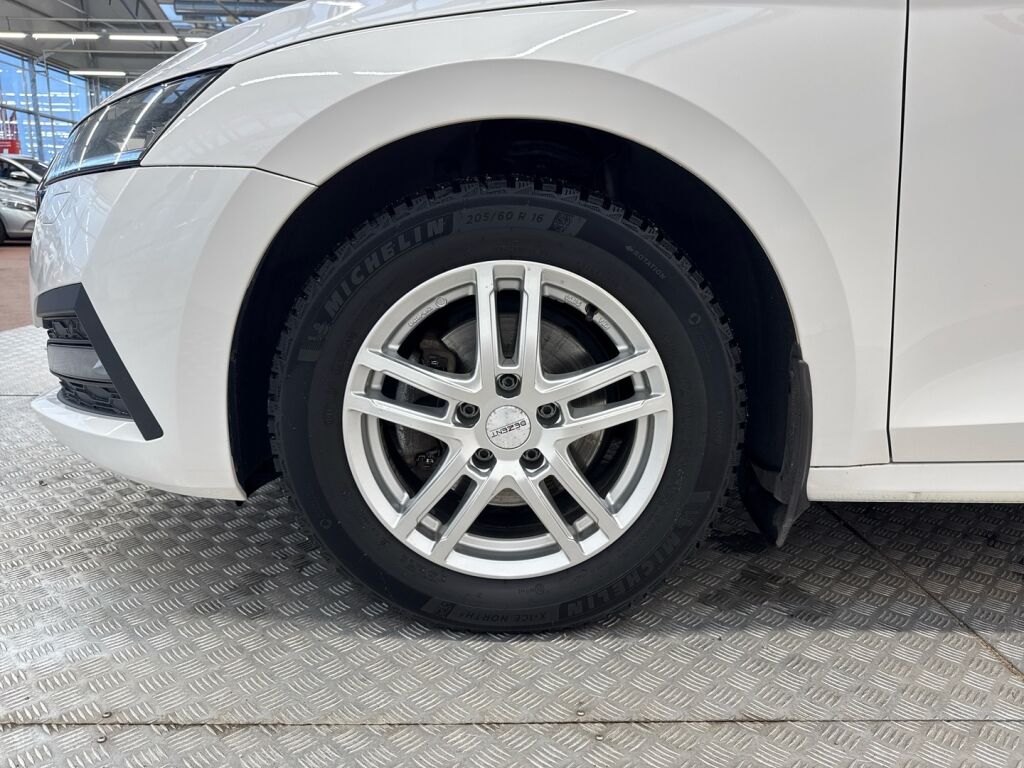 Skoda Octavia 2021 Valkoinen