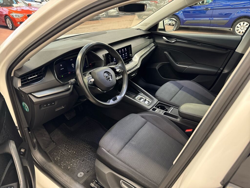 Skoda Octavia 2021 Valkoinen