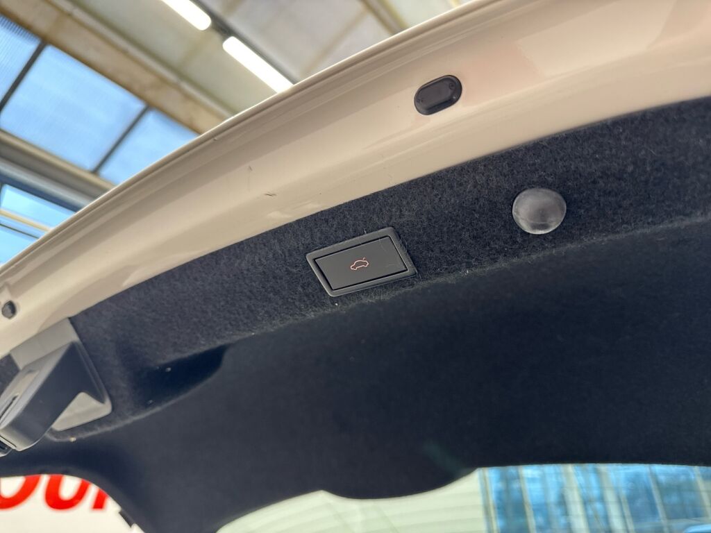 Skoda Octavia 2021 Valkoinen