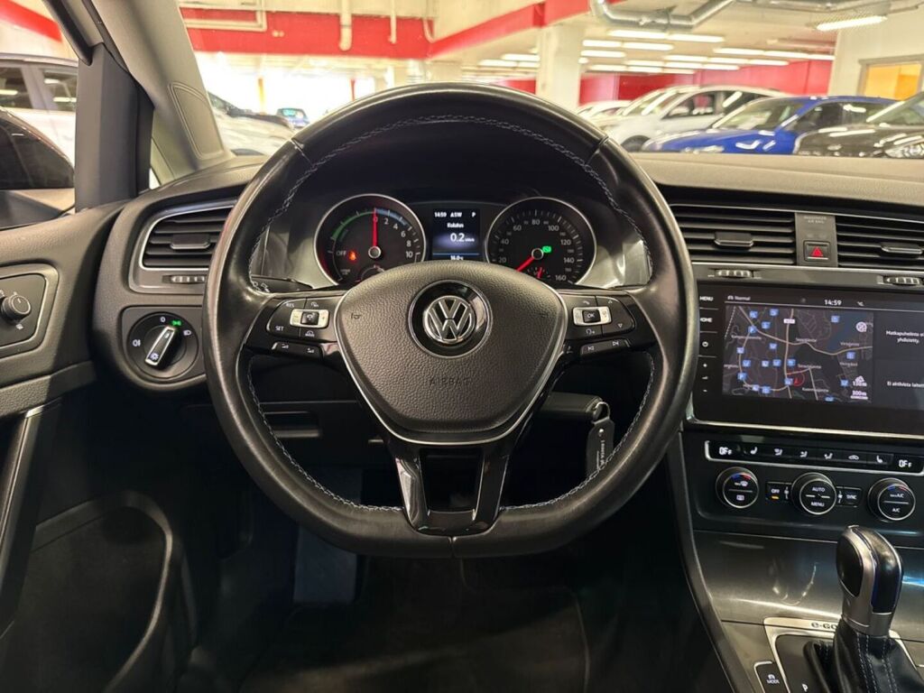 Volkswagen Golf 2018 Valkoinen