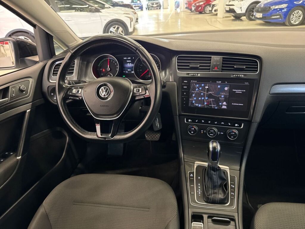 Volkswagen Golf 2018 Valkoinen