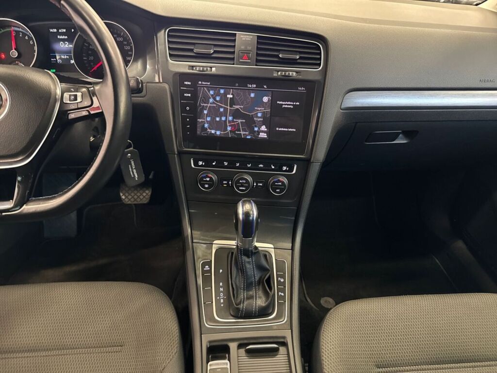 Volkswagen Golf 2018 Valkoinen