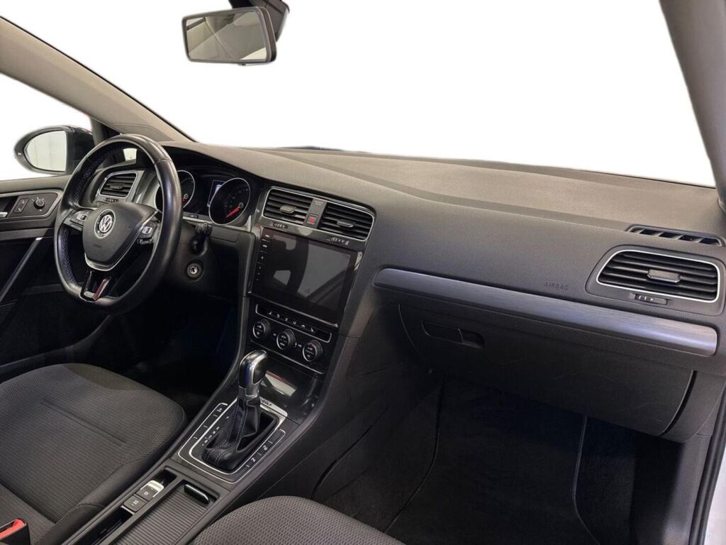 Volkswagen Golf 2018 Valkoinen