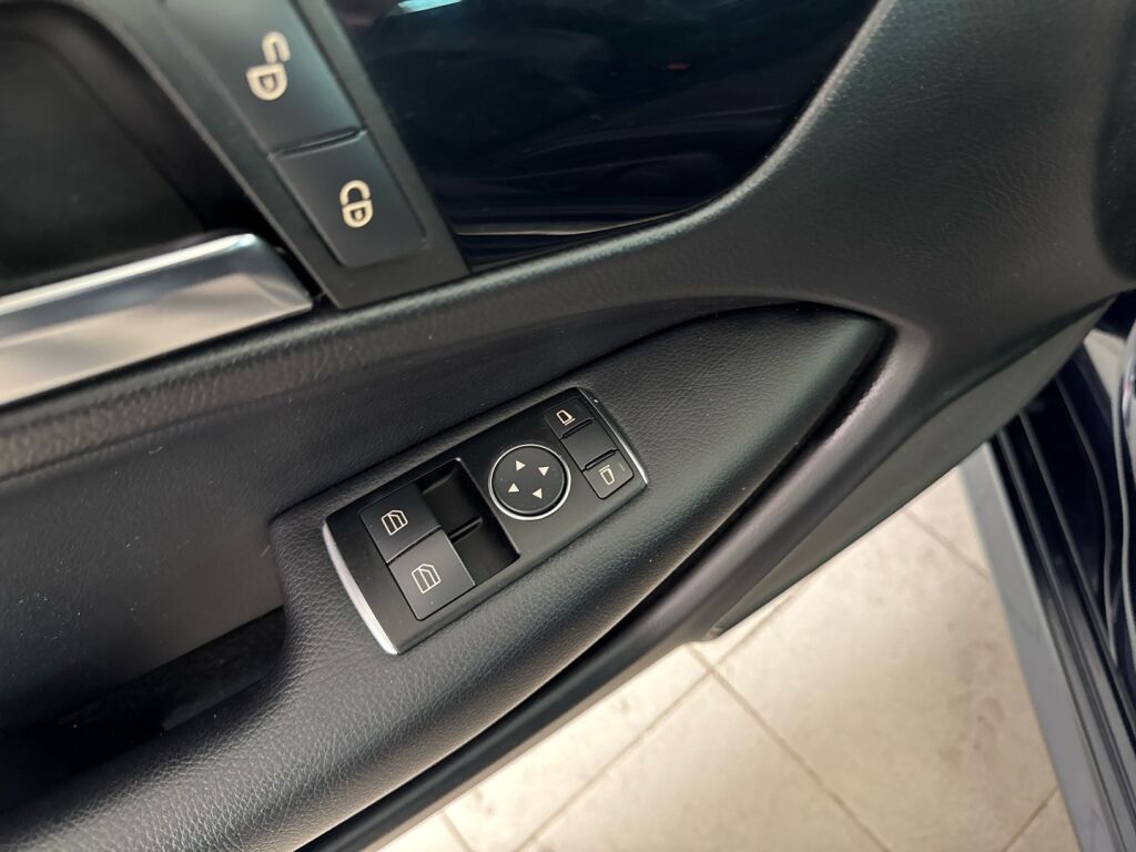 Mercedes-Benz C 2012 Sininen