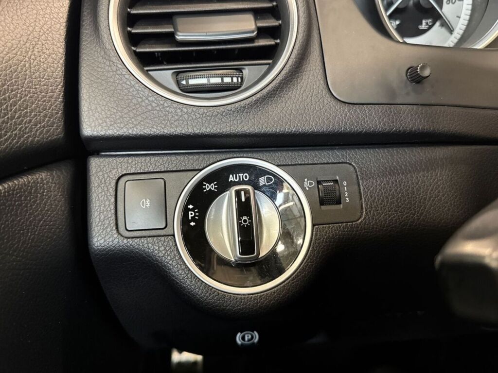Mercedes-Benz C 2012 Sininen
