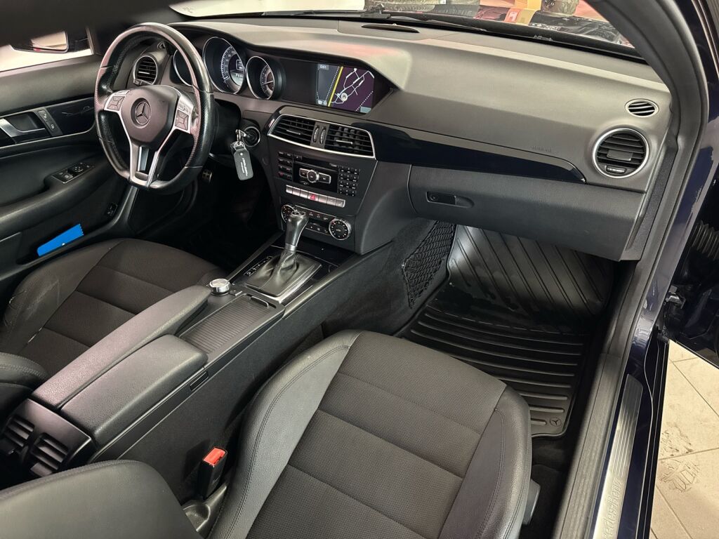 Mercedes-Benz C 2012 Sininen