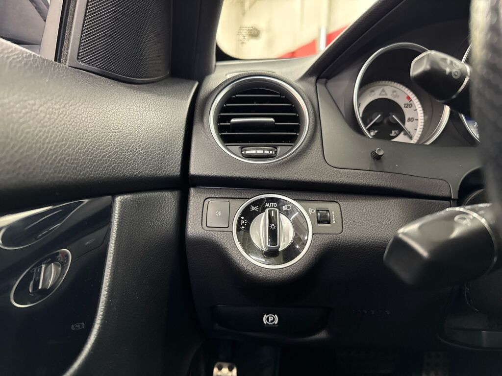 Mercedes-Benz C 2012 Sininen