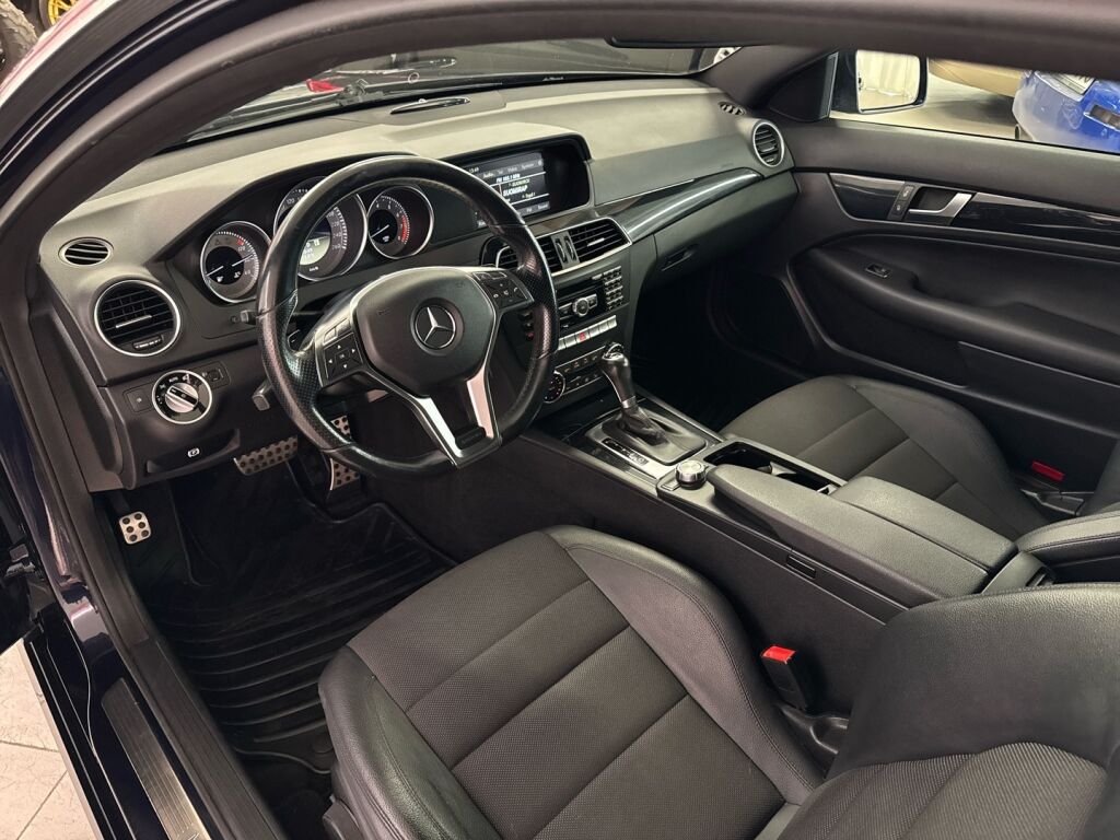 Mercedes-Benz C 2012 Sininen